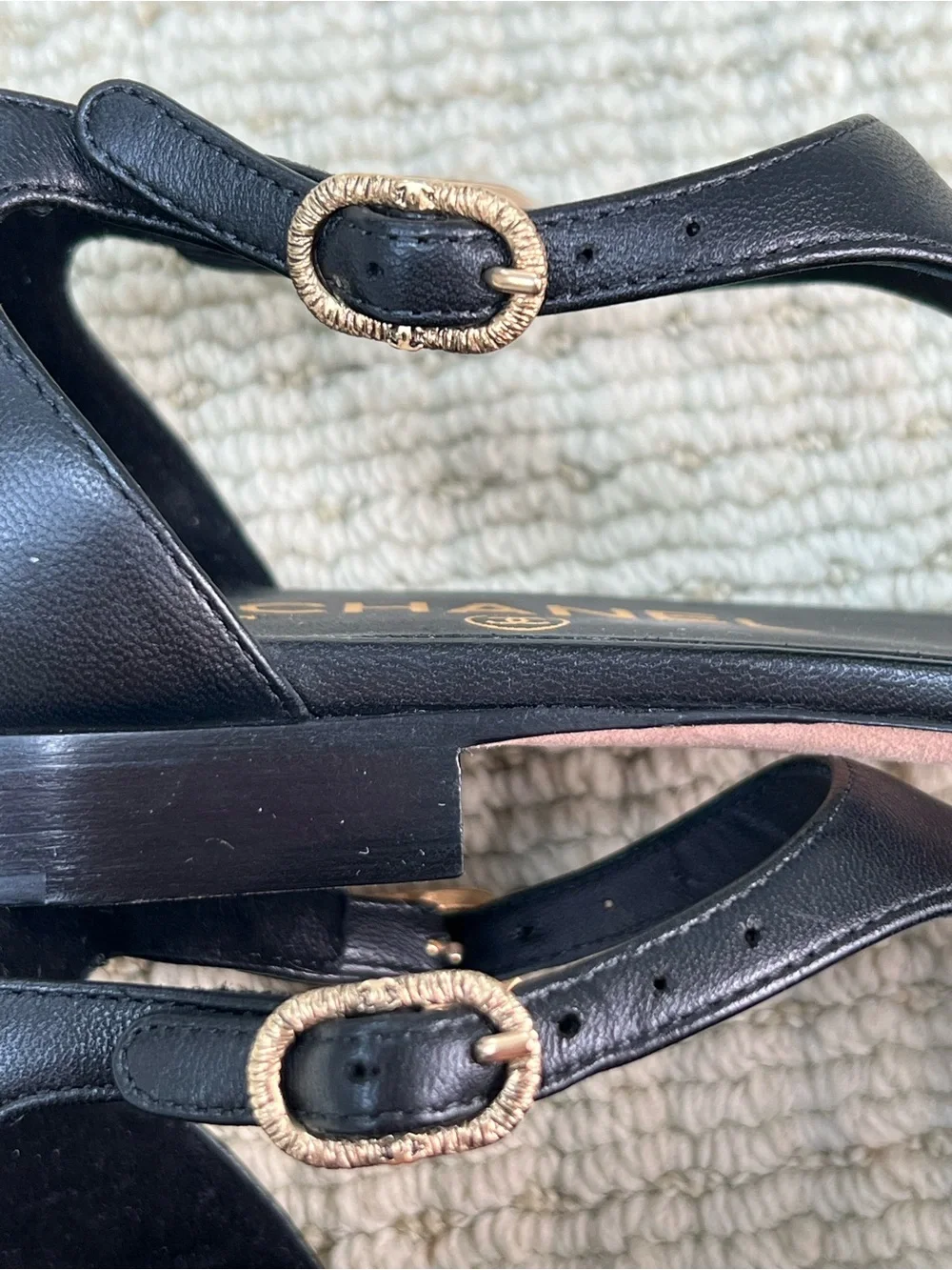 🔴NEW🔴Authentic CHANEL Black Leather T-Strap Sandals with Gold CC Logo🔴